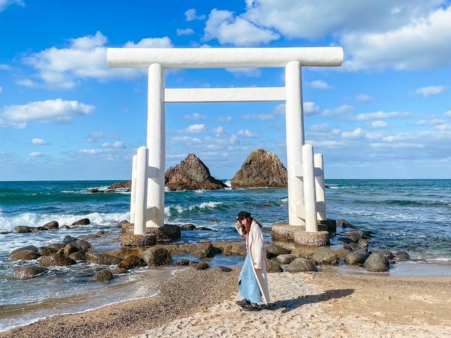 【福岡】海に続く白い鳥居と夫婦岩