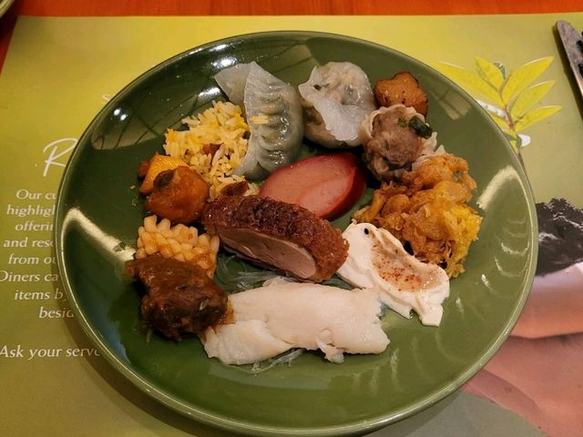 自助午餐食物種類真的多