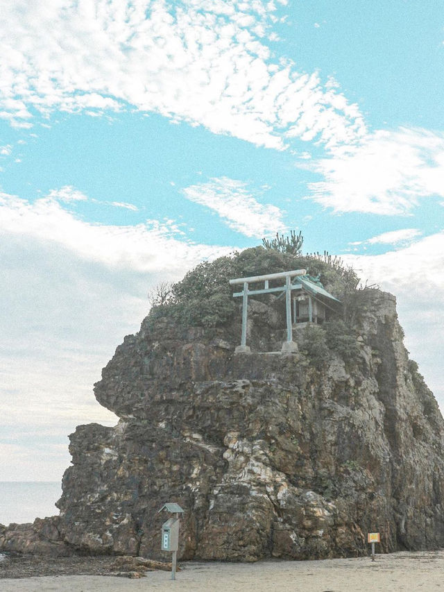 ナニコレ珍百景!?岩の上にある神社⛩️