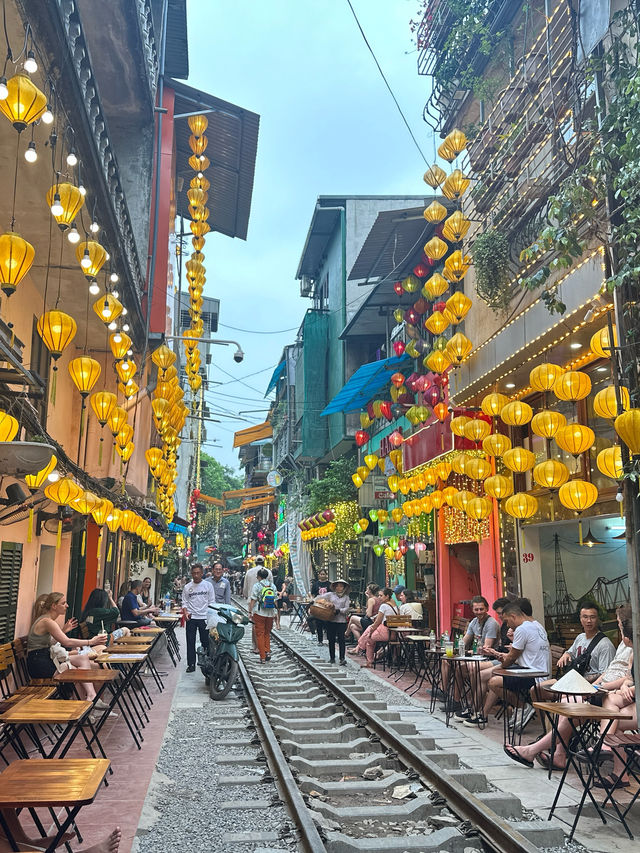 แวะเช็คอินสุดชิคที่ Train Street ในเมืองฮานอย 🚂