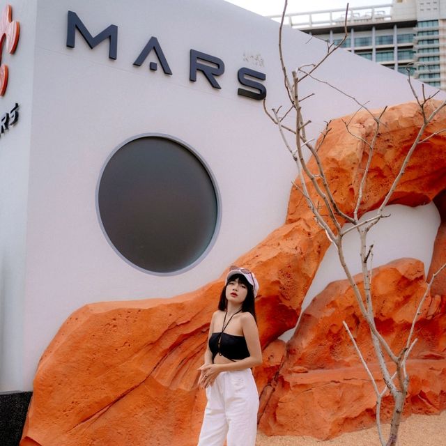 Mars.pattaya คาเฟ่อวกาศที่พลาดไม่ได้ 🧡