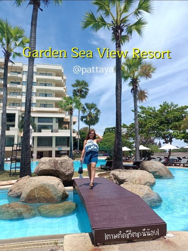 รีสอร์ทสระว่ายน้ำสวยติดชายหาด