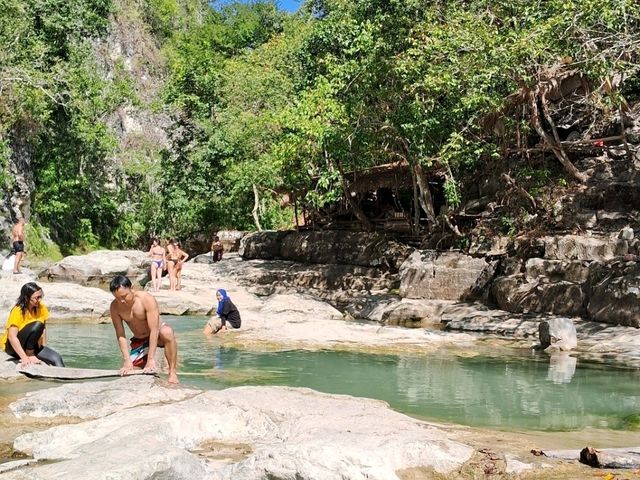 【スンバ島】大自然のなかにある川と滝がきもちい