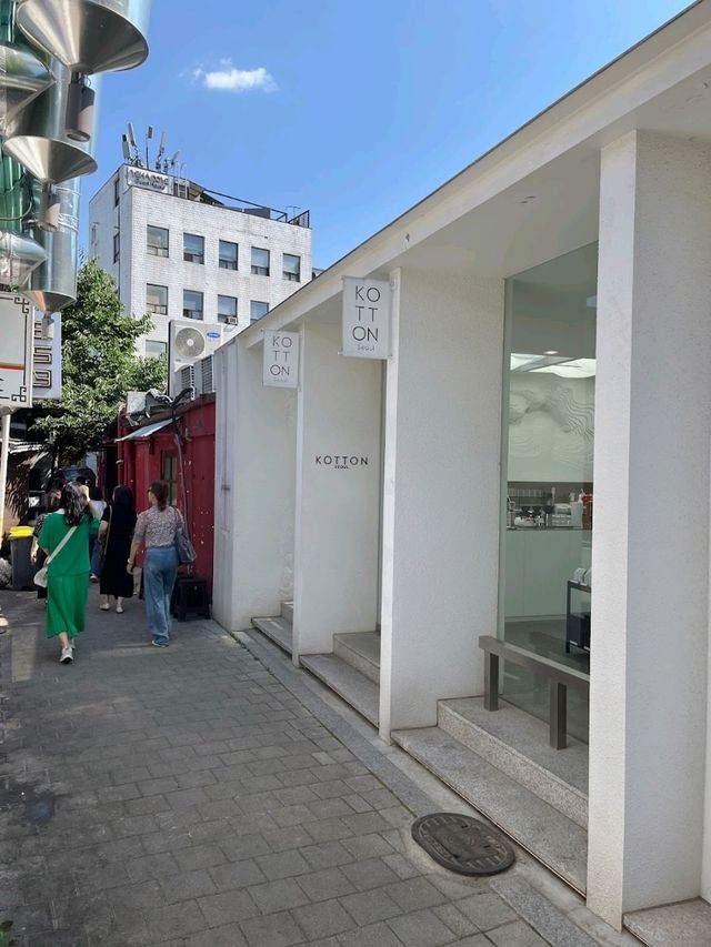 Minimalist cafe