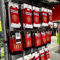 From Old Trafford to Your Home: Manchester United Megastore 🏴󠁧󠁢󠁥󠁮󠁧󠁿