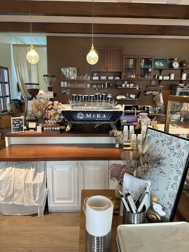 🍹 MiKA Bakehouse & Coffee - Ekkamai