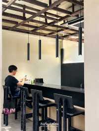 🍵 จิบชาในร้านที่แสนสงบ ใจกลางย่านสุขุมวิท