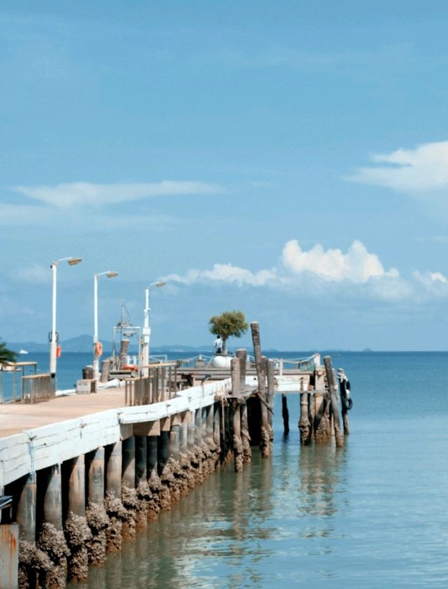 Baan Tah on the Sea ที่พักริมทะเลบางเสร่