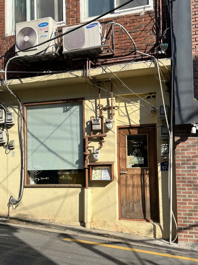 【ソウル・解放村】いつも満席のラウンドフレンチトーストが有名なお店
