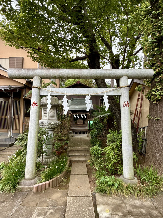 【東京都】プランターがたくさん置いてある神社