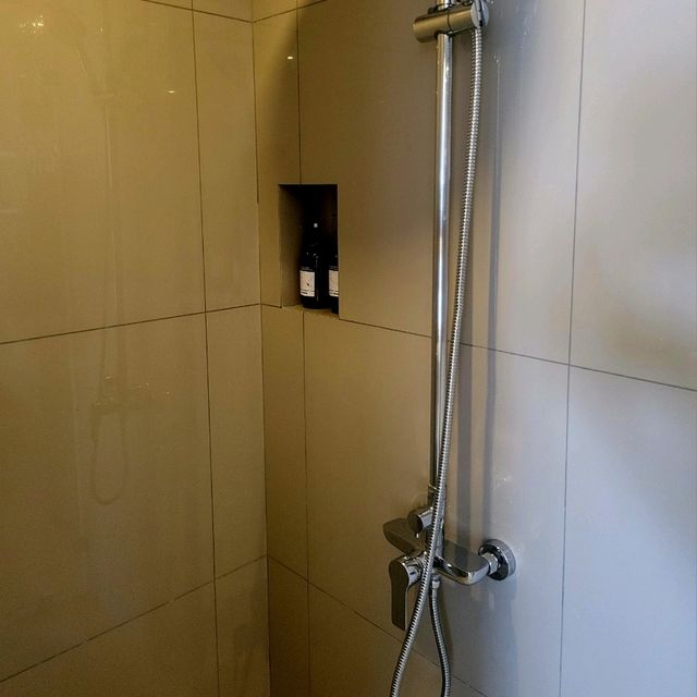 เข้าพักในห้องสวีท ที่พร้อมด้วยอ่างอาบน้ำ