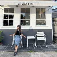 MOMENTUM คาเฟ่เล็กๆ ในซอยเมืองจันท์