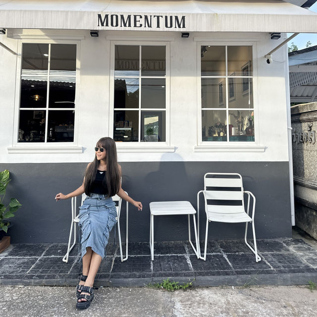 MOMENTUM คาเฟ่เล็กๆ ในซอยเมืองจันท์