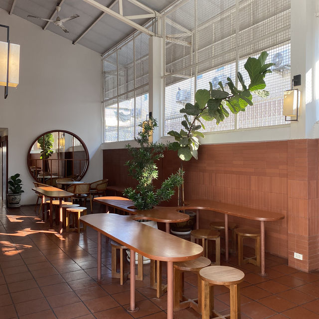 NGEGGEE CAFE