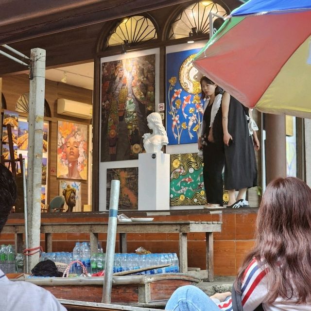 Shopping at the floating market