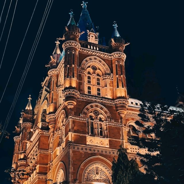 AN ICONIC RAILWAY STATION IN MUMBAI 