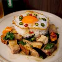 泰國曼谷_กะเพราตาแป๊ะ Gapow Tapae_脆皮豬肉打拋
