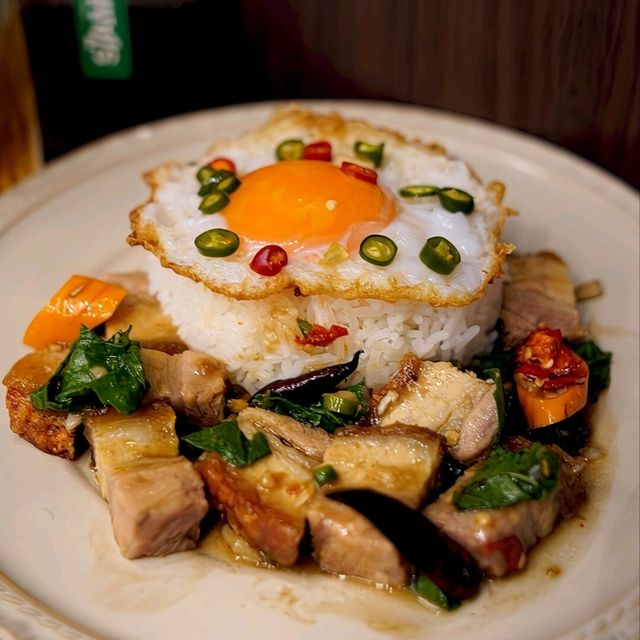 泰國曼谷_กะเพราตาแป๊ะ Gapow Tapae_脆皮豬肉打拋