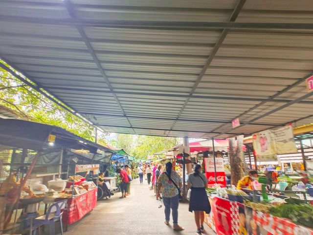 หาขนมกินที่ตลาดน้ำบางน้ำผึ้งกันเถอะ