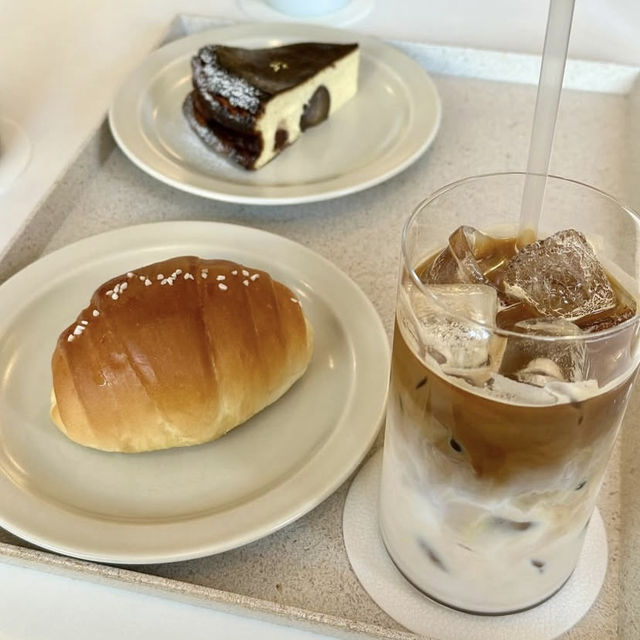 韓国🇰🇷 シンチョンにあるシンプルでおすすめなカフェ