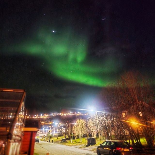 แสงเหนือที่เมือง Kirkenes ประเทศนอร์เวย์ สวัสด