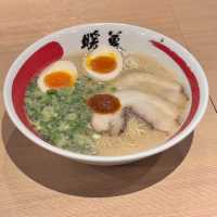 福岡美食之旅：拉麵與米其林的完美碰撞！🍜✨