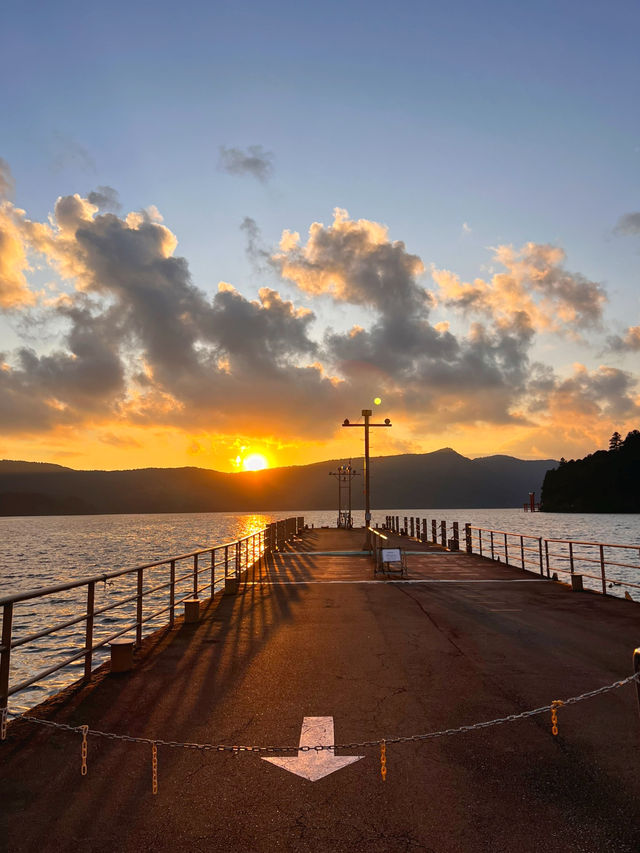 【箱根】夕焼けが絶景な芦ノ湖
