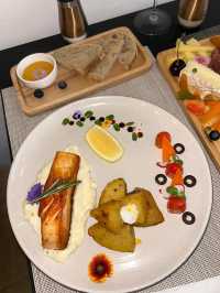  Mana restaurant and boutique hotel 