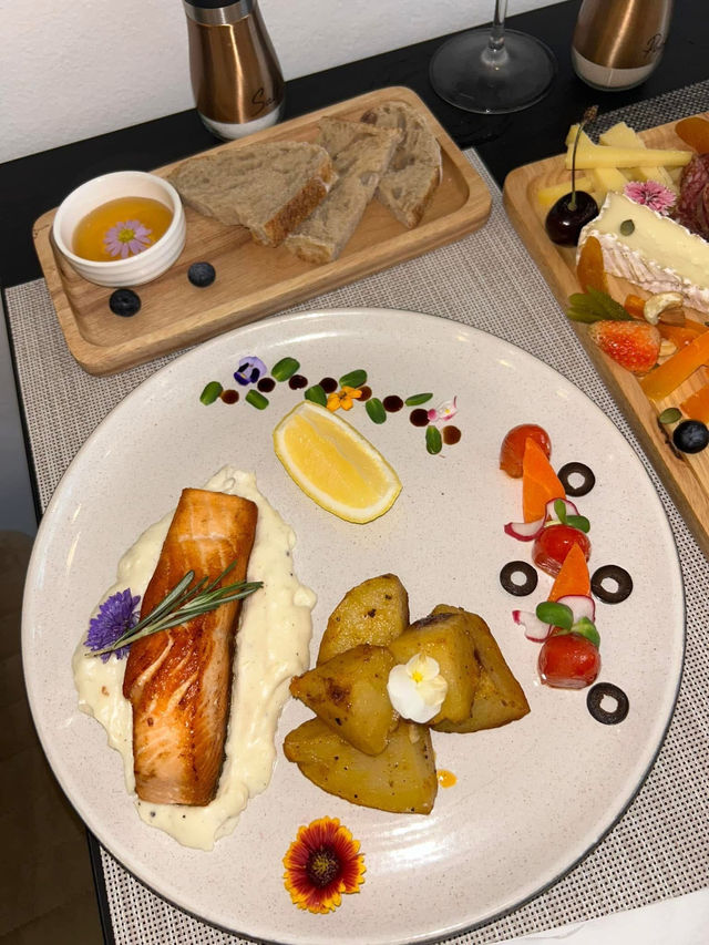  Mana restaurant and boutique hotel 