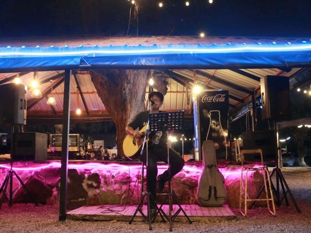 คาเฟ่ริมน้ำ Leisure cafe'n bar 