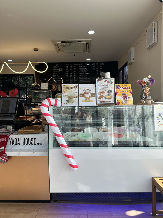 Yada House ไอศกรีมเบเกอรี่ นครพนม🍦