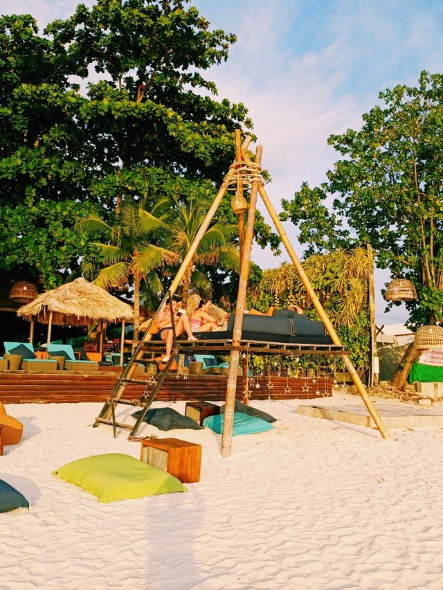 泰國麗貝島時尚沙灘🏖️海景海鮮餐廳酒吧:Art Beach Club