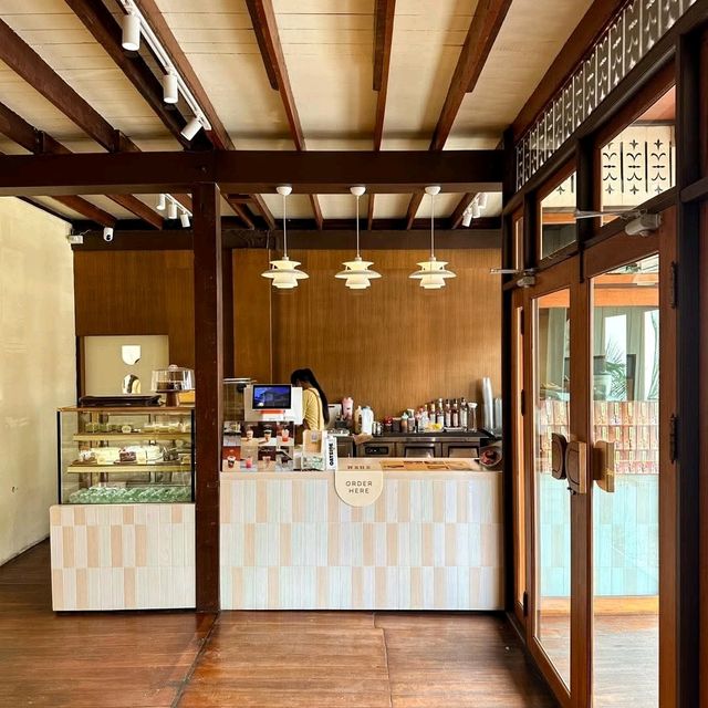 Woody Haus Café - วู้ดดี้ เฮ้าส์ คาเฟ่ 🏠✨🧡