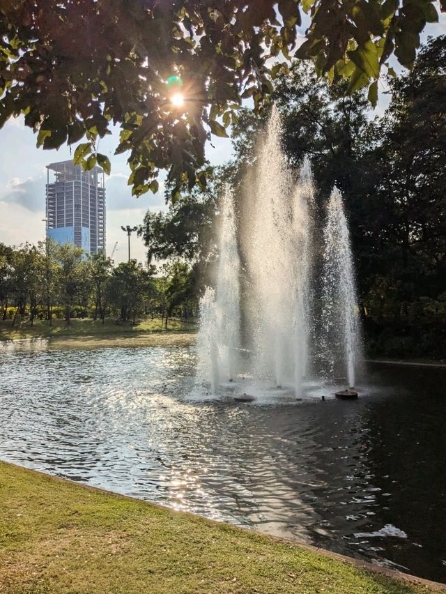 Bird Watch Tower 曼谷詩麗吉王后公園裡的超現代建築