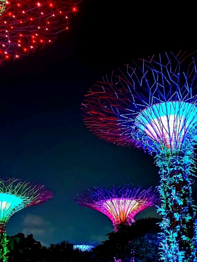 Singapore: Where Tradition Meets Futuristic Magic ✨