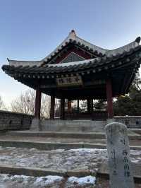 끝에 자리한 이 각루는 적의 접근을 막기 위해 성벽을 확장해 지은 서남각루🇰🇷
