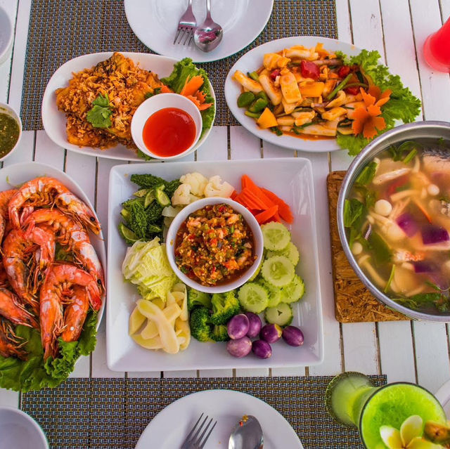 มาเที่ยวจันทบุรี นอนที่พักติดทะเลหาดเจ้าหลาว