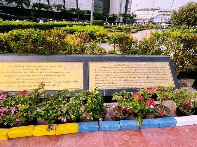 泰國曼谷歷史紀念碑公園推薦：Wongwian Yai วงเวียนใหญ่塔克辛紀念碑公園。適合拍照打卡遊玩、了解歷史