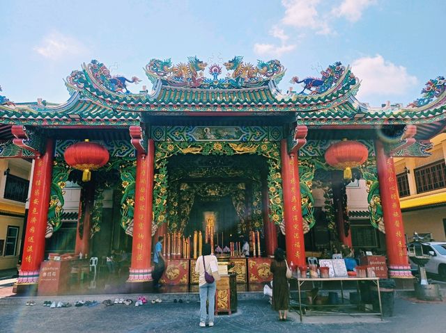 泰國曼谷古跡皇家寺廟華人文化古廟金佛寺唐人街一日遊行程，高大雄偉金塔，適合拍照📸打卡祈福