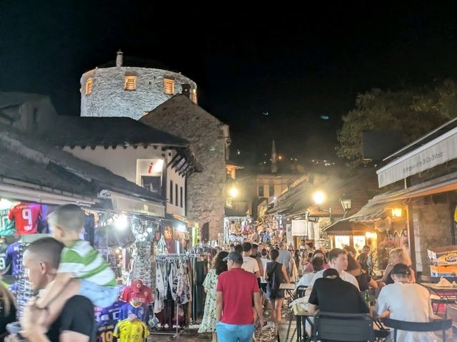 夜のモスタル　旧市街の古橋スタリモスト