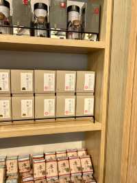 逛完橫山書法館，別忘了來「橫山水一方」挑選獨特紀念品，帶走藝術氣息的紀念品