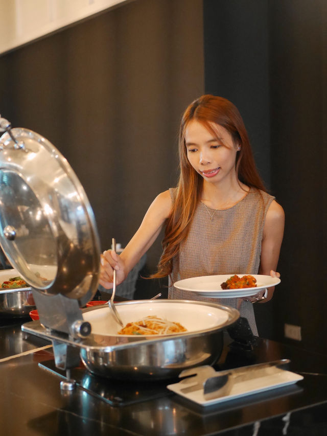 International Buffet มื้อกลางวัน ย่านสาทร 🍖👨🏻‍🍳