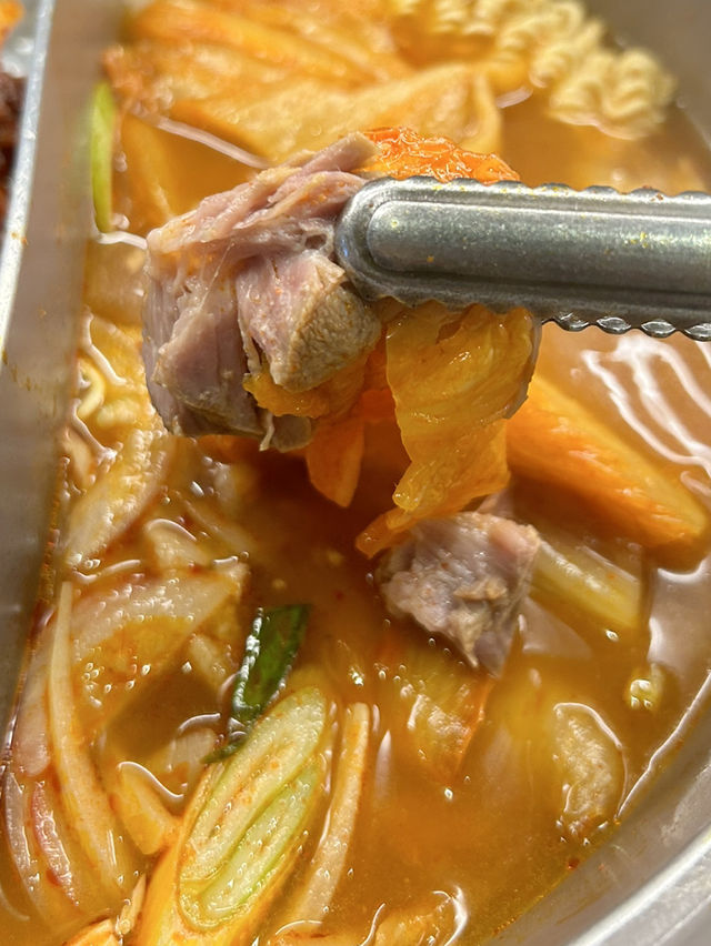 🇰🇷釜山✈️陳年泡菜豬肉鍋묵은지돼지김치찌개 
