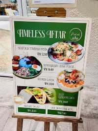 Pokok: Springtime Lush Green Cafe