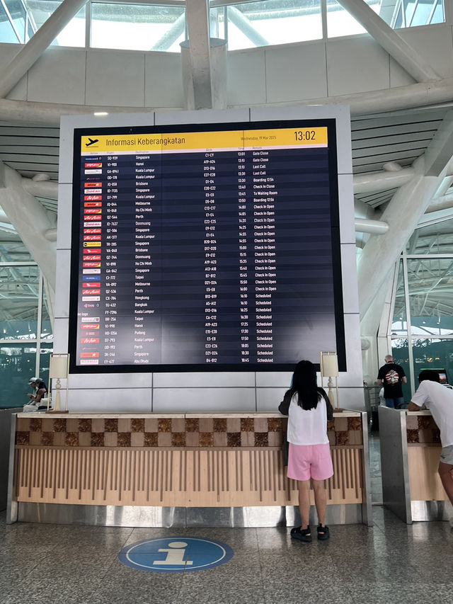 ท่าอากาศยานนานาชาติงูระห์ไร สนามบินบาหลี