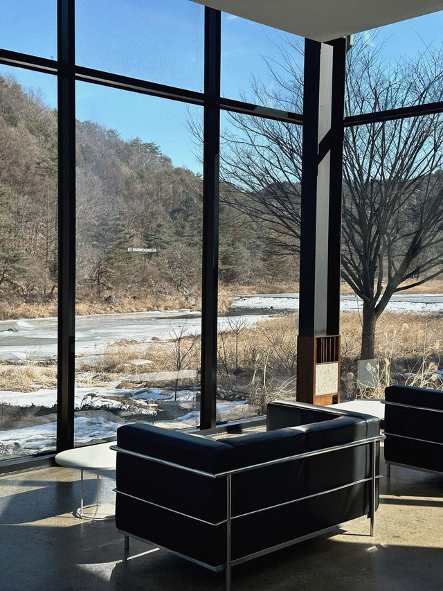 사계절 통창뷰가 아름다운만큼 숨어버린 카페🩵