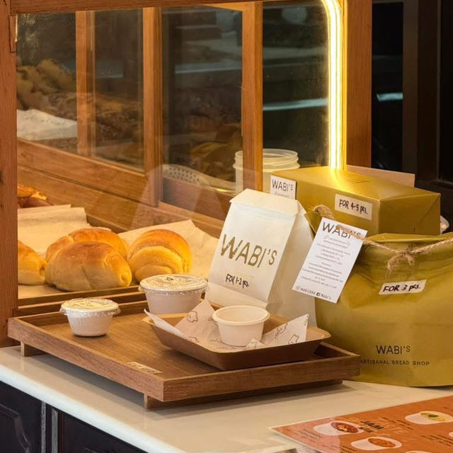 Wabi's🥐 -ร้านขนมปังสุดฮิตตรอกโกดังทรงวาด 