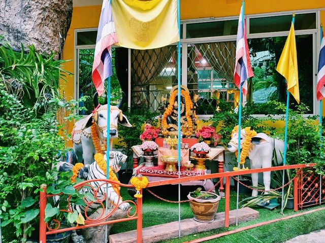 泰國曼谷市中心湄南河畔著名古跡皇家寺廟景點：Wat Pha Si，百年歷史古跡寺廟，適合打卡拍照📸冥想