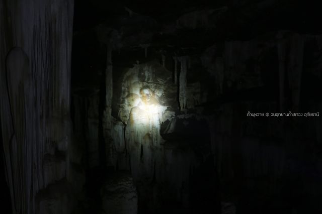 เที่ยวถ้ำพุหวาย อุทัยธานี