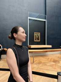 Musée du Louvre: A Parisian Dream! 🏛️🌟